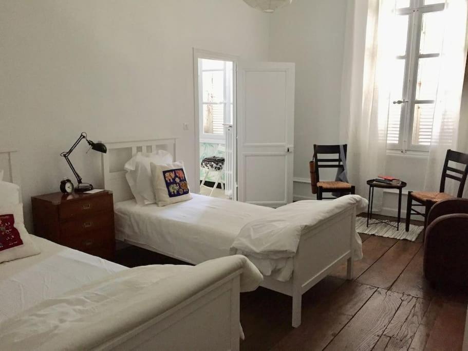 Beautifully Renovated Rooms On Place New York Angulema Exterior foto
