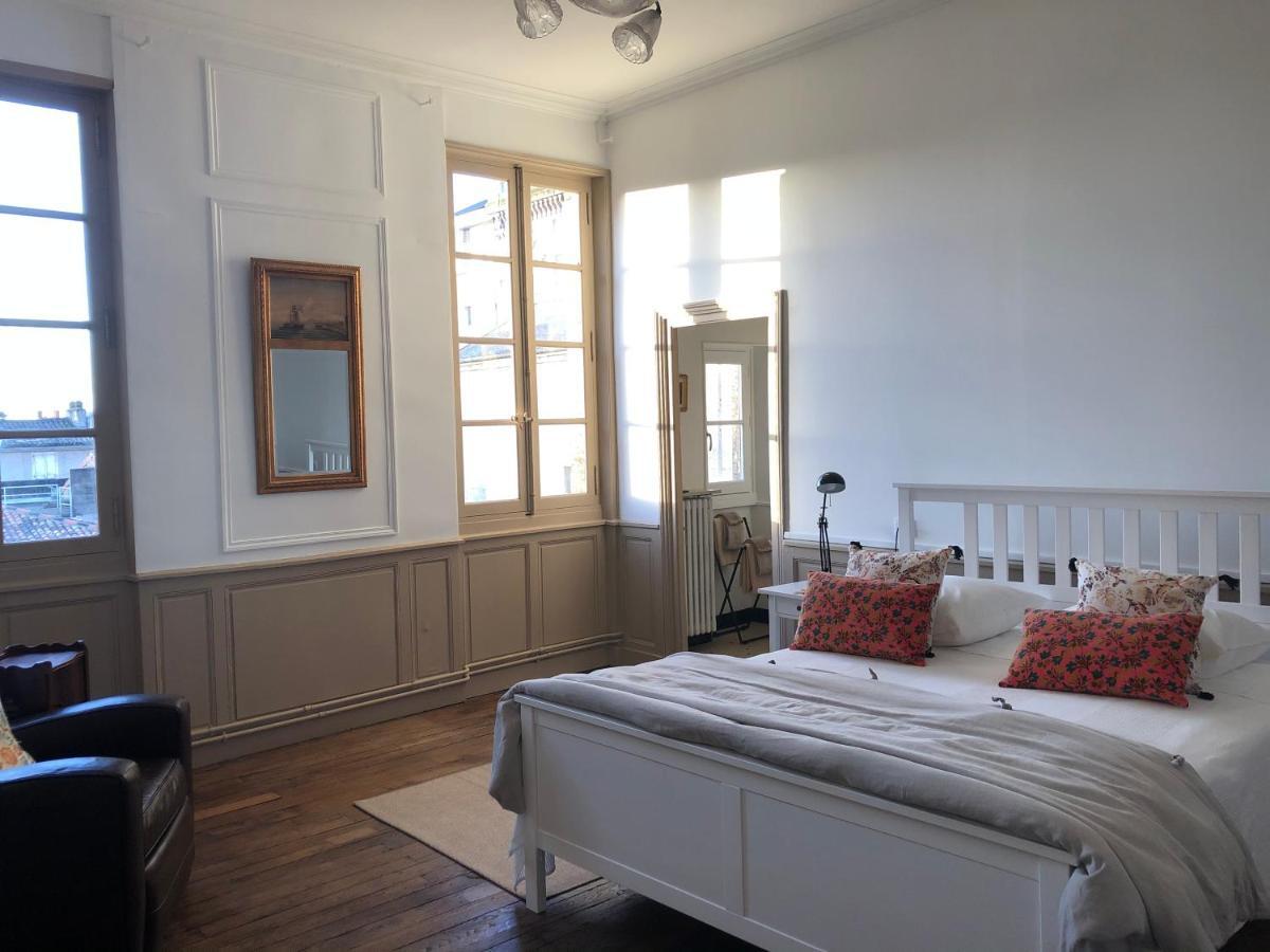 Beautifully Renovated Rooms On Place New York Angulema Exterior foto